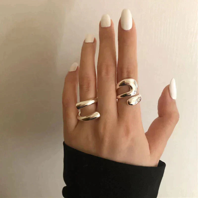 Elegant adjustable ring