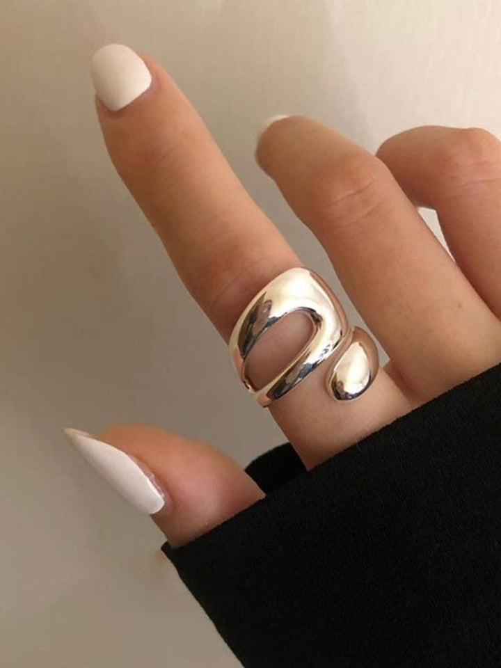 Elegant adjustable ring