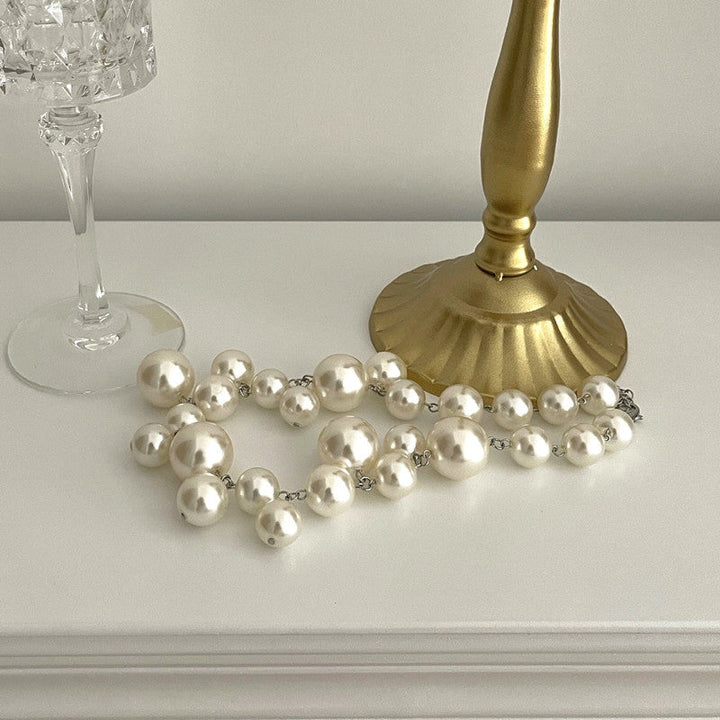 Charming pearl necklace