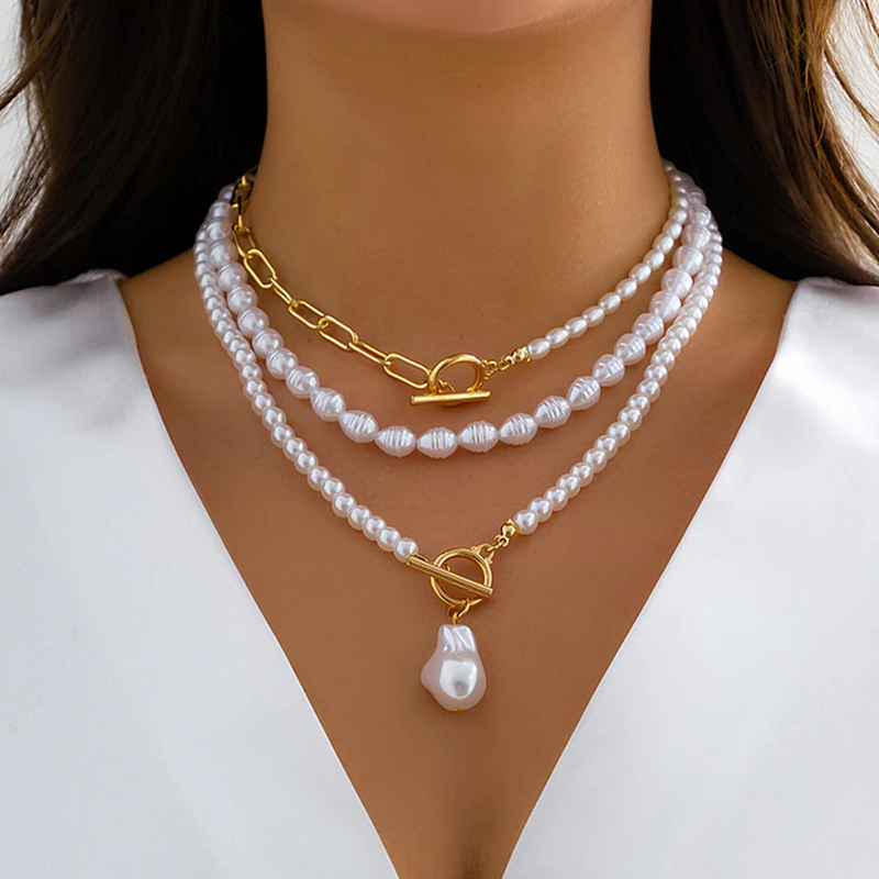 Vintage pearl necklace in multilayer design